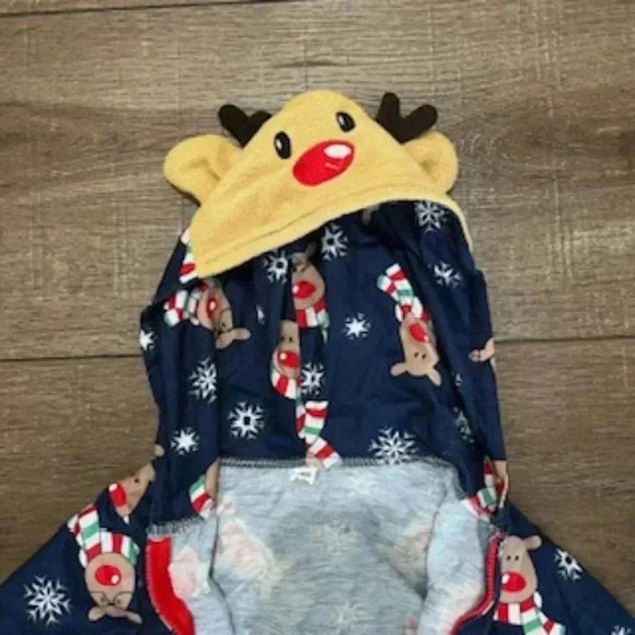 Reindeer One Piece Lounge Wear Pajamas Set Of 3 Family Dad Mom And 18 Months EUC - Picture 12 of 12